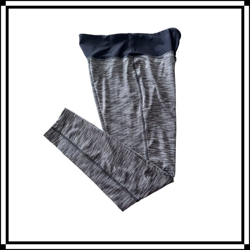 EUC! VOGO Black/White Patterned Ankle Yoga/Workout Pant, size Large